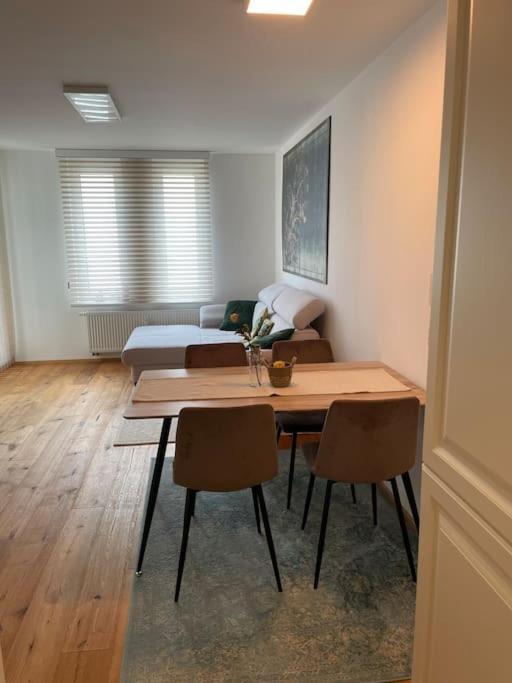 Seenaehe Mit Gratis Tiefgaragenplatz * Seewalchen
