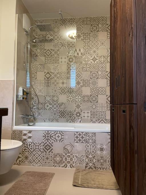 Apartment Seenaehe Mit Gratis Tiefgaragenplatz Seewalchen